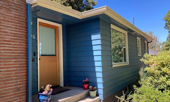 Amazon House | UO/Hayward Field 4-Bed 2 Bath Home w Guest Suite