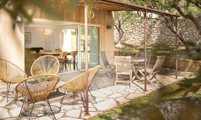 Cassis Villa | Up The Hill: facing the sea under the olive trees