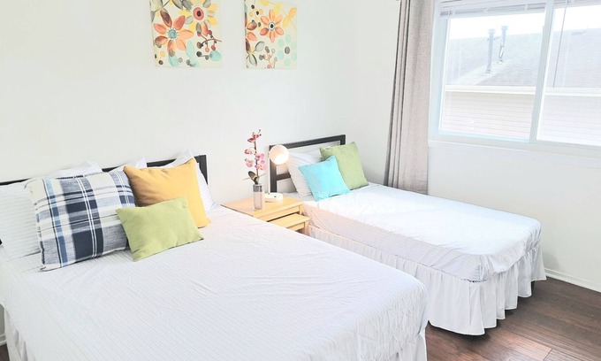 Roselle Apartment | Updated 2bdrm Condo - Walk to Train!