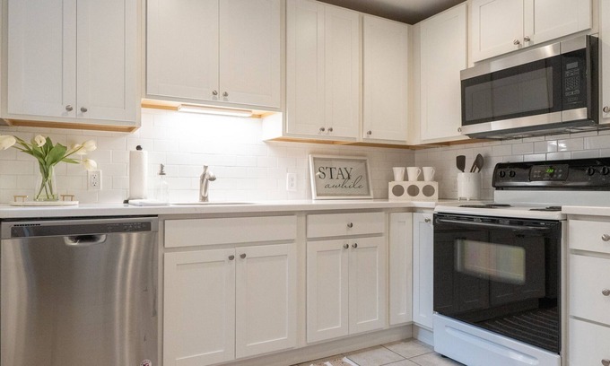 Fifth Ward House | Updated 3BR/2BA Near Downtown | Off-Street Parking
