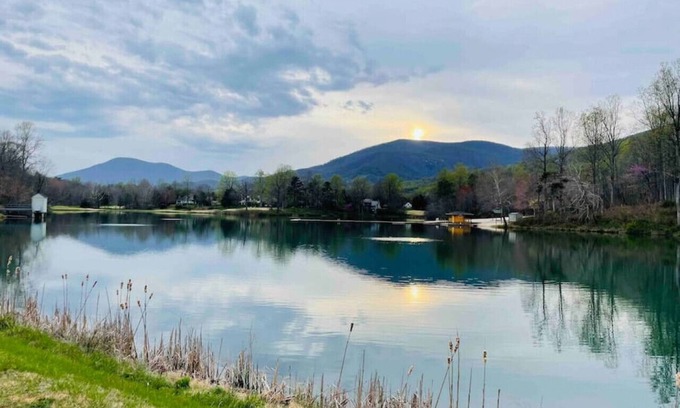 Afton Apartment | Updated! 5Br Home/Wineries/Breweries/Hiking