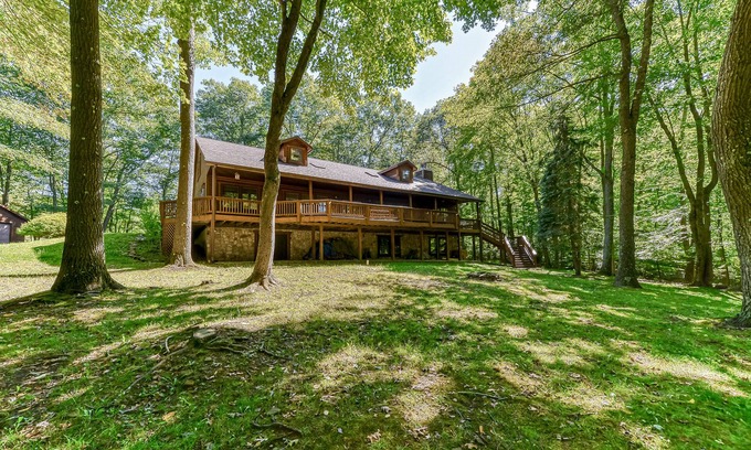 McHenry Cabin | Updated cabin with private hot tub, wraparound deck & forest view - dog-friendly