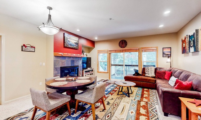 Olympic Valley Condo | Updated condo near ski resort with heated pool, hot tub, fireplace, balcony, W/D