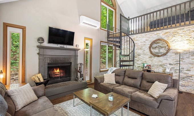 Bellaire Condo | Updated Cozy Cabin w/Loft at Schuss Mountain w/Resort Privileges