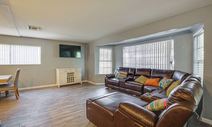 El Centro House | Updated El Centro Home w/Private Patio
