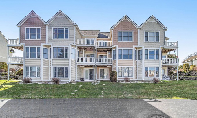 Manistee Condo | Updated Family Condo at Harbor Village