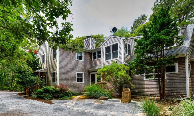 Vineyard Haven Cottage | Updated Martha's Vineyard home with jetted tub, fireplace - close to ferry terminal