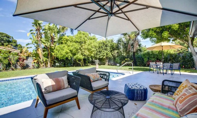 Oakland Park House | Updated Mid Century 3 Bedroom Salt Wtr Pool Outdoor Shower
