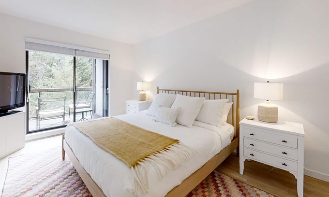 Blueberry Hill Condo | Updated Modern 2 Bedroom Condo on Blueberry Hill Community with a View