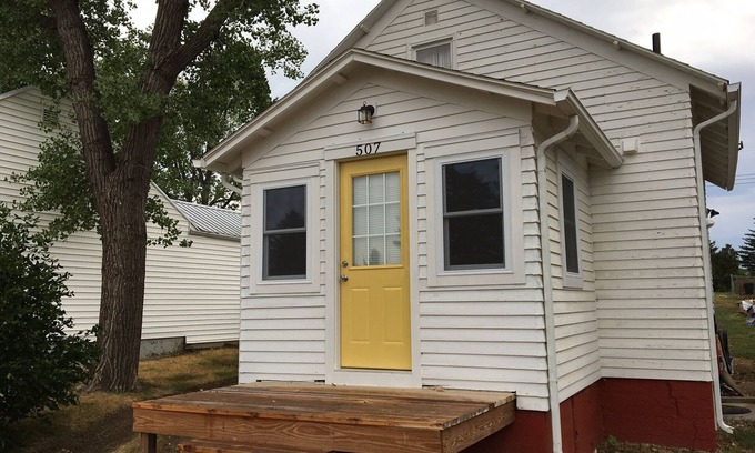Mott House | Updated Mott ND Hunter/Guest House
