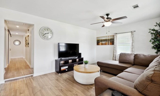 Milneburg House | Updated, Spacious 4 Bdrm 2 bath
