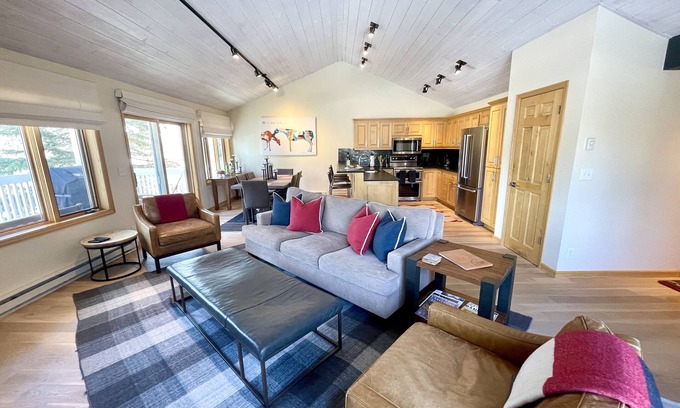 Teton Pines House | Updated Teton Pines Townhome, 5 Min from Skiing! 3B, 3.5B