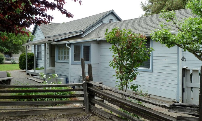 Boonville House | Updated Vintage Farmhouse - walking distance to stores, dining & wine tasting