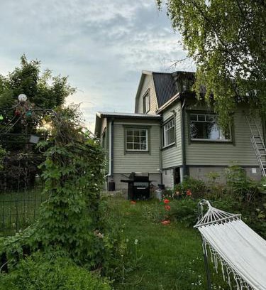 Espoo Villa | Upea Villa Solliden, 3mh, poreallas ja p-paikkoja