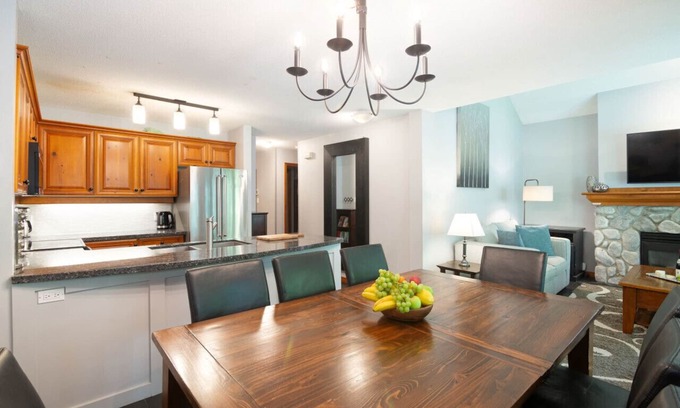 Upper Village House | Upgraded Mountainside 3BR TH Ski-in, w/Private HT