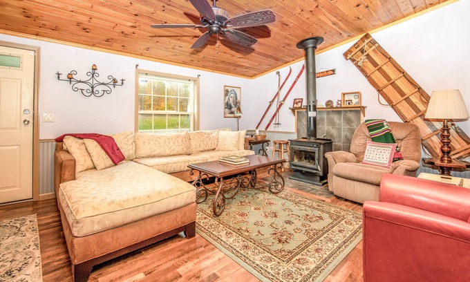 Hunter House | Upgraded! Perfect location seconds from Hunter Mtn! Incredible views! King bed!