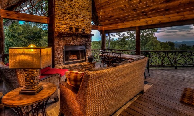 Mineral Bluff Cabin | Uplifting- Exquisite Mountain Retreat | Large Relaxing Hot Tub | 13 miles from Downtown
