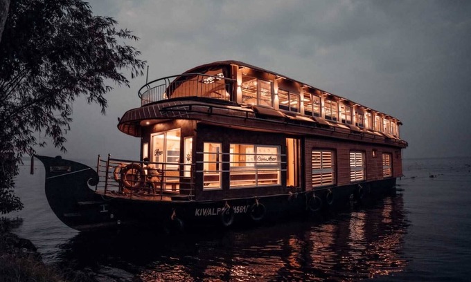 Alappuzha Boat Rental | Upper Deck Boathouse