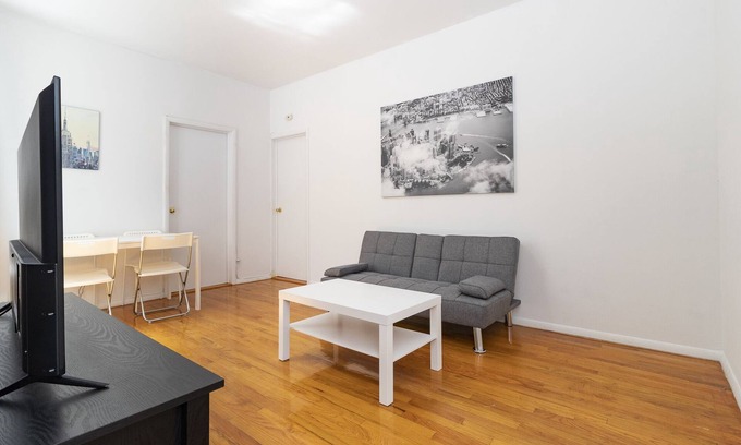 Upper East Side Apartment | Upper East Two BR near Central Park NYC