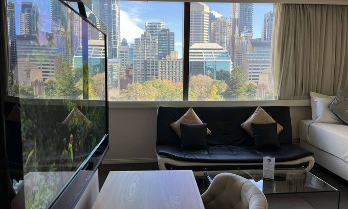 Darlinghurst Apartment | Upper Floor Studio with City & Park Views