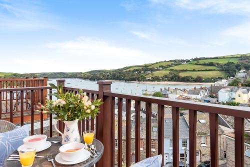 Salcombe Apartment | UpperDeck, Salcombe (Free Parking)