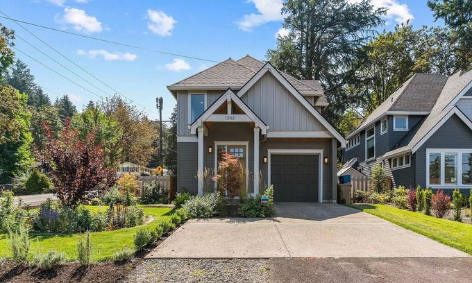 Marylhurst House | Upscale and quiet new home in Lake Oswego with amazing Patio