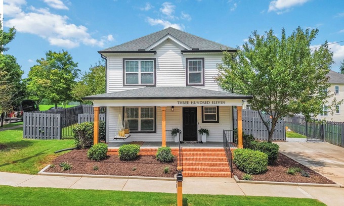 Greenville House | Upscale Artsy Bungalow-Walk away to Unity Park