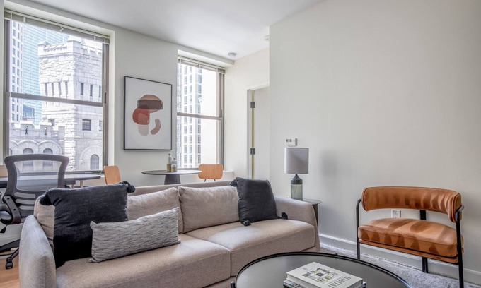 Bay Village Apartment | Upscale Back Bay 1BR w/Gym & W/D, nr Dining, by Blueground