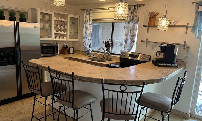 Fountain Hills Apartment | Upscale, Cozy Casita - Golfing, Casino, Saguaro Lake, short walk to Restaurants