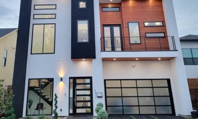 Dallas House | Upscale Designer Modern Home Close to Uptown Dallas ~ 4 King Beds