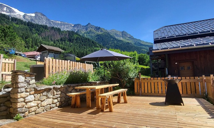 Les Contamines-Montjoie Ski Chalet | Upscale 5* chalet sauna &jacuzzi centrally located next to shuttle bus