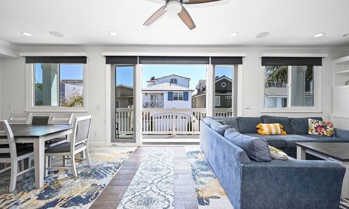 Santa Ana Heights House | Upscale Home with Rooftop Deck, Jacuzzi, & Firepit