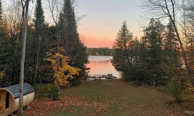 Minden Cottage | Upscale Lakehouse, Private Sauna, Great Views, Great Fishing! Pet-Friendly