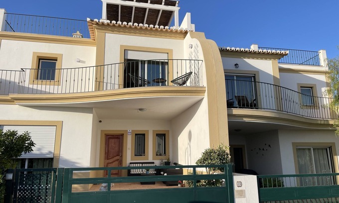 Alvor Villa | Upscale ocean view villa by the beach