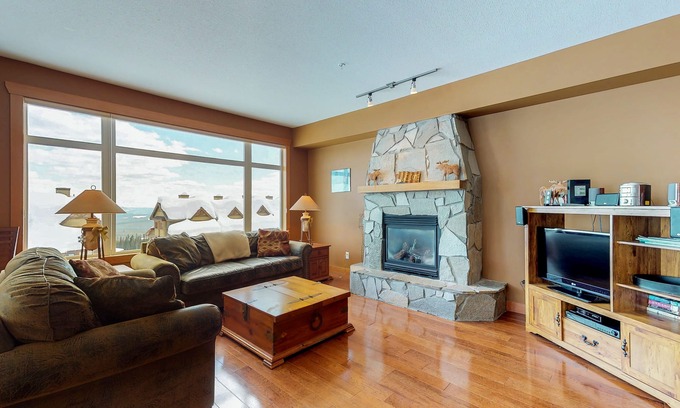 Big White Ski Resort Condo | Upscale ski-in/ski-out condo with private hot tub - hit the slopes with ease