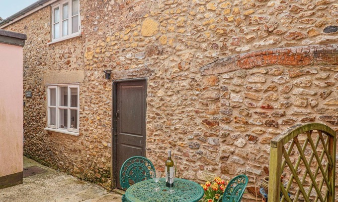 Colyton Cottage | UPSIDE DOWN COTTAGE, pet friendly, with a garden in Colyton