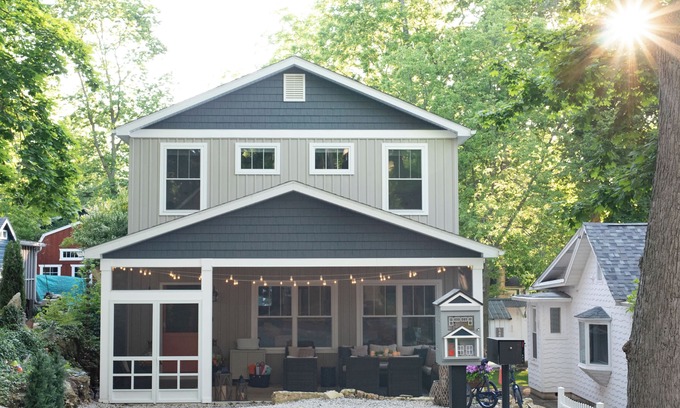 Lakeside Cottage | "Upside" New Cottage w Custom Built Bunk Room - Inside LKSD Gates
