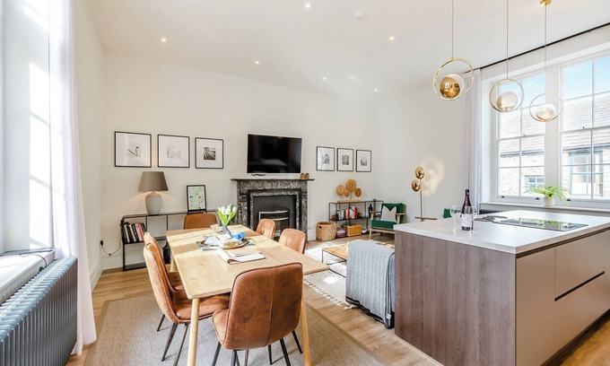 Clitheroe Cottage | Upstairs is a stylish duplex apartment oozing luxury accommodation throughout.