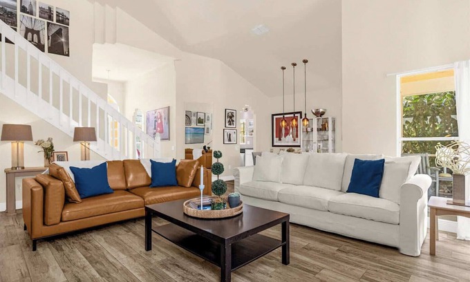 Ventura House | Upstay - Home w Garden, BBQ and Games at Golf Club