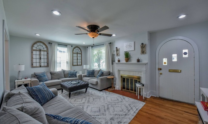 Forest Lake House | Uptown Bama House - Walk to the stadium & downtown!