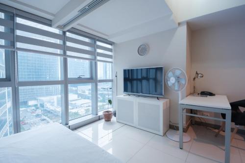 Pinagsama Apartment | Uptown BGC Luxury 1br Suite with Fast Wifi