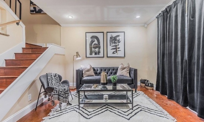 Turtle Creek Condo | Uptown DTX Delight: King Suite Private Backyard