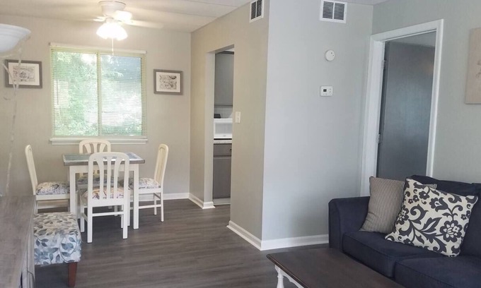 Greenwood Apartment | Uptown Near Self Regional Hospital and Lander Univnn