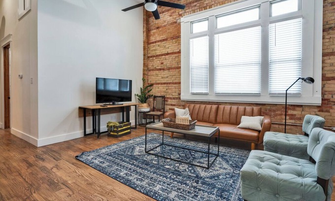 Fort Worth Apartment | Urban 2-bedroom apartment one block from Texas Wesleyan in Fort Worth!