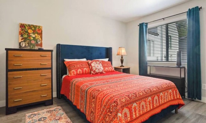 Southeastern Sacramento Condo | Urban Art Duplex- Petite Retreat