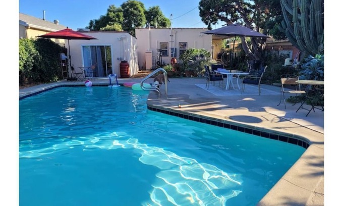 North Long Beach House | Urban Farm House +Hot Tub+Pool