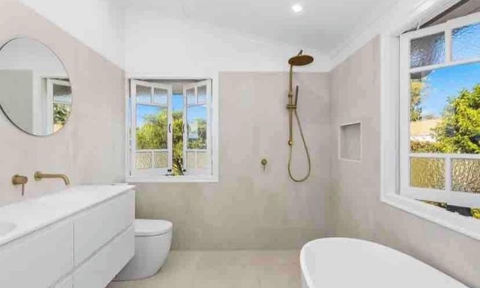 Newtown House | Urban Getaway Ipswich 4 x ensuite bath