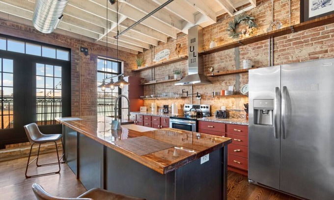 Perryville Apartment | Urban Loft #7 BLUE · Downtown Urban Loft above Restaurants & Boutiques