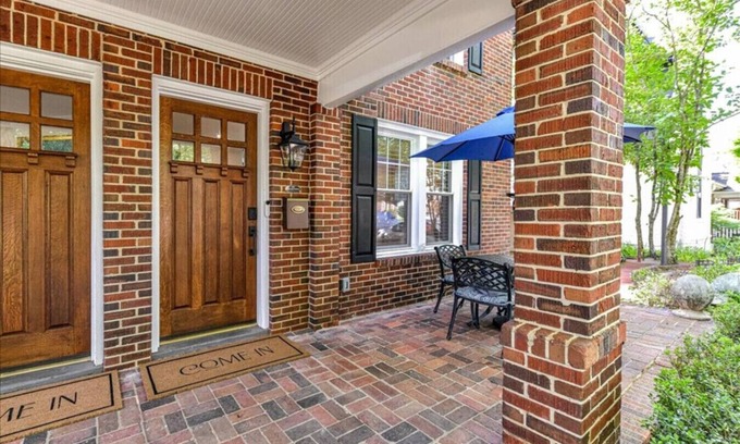 Dilworth House | Urban Oasis Near the Park (R)