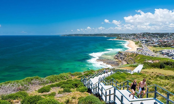 Stockton Apartment | Urban Retreat 700m to Little Beach